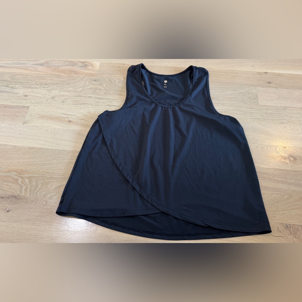 trajectory Women’s sleeveless tulip hem active top black size XL